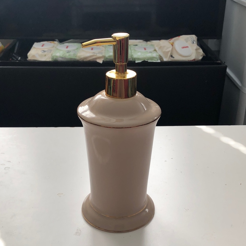 🧡 Ceramic Beige Soap Dispenser with Gold Pump
